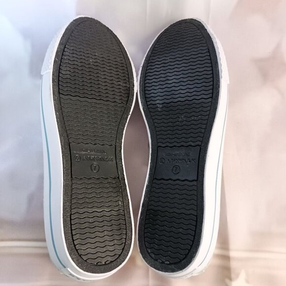 Airwalk Legacee Canvas Floral Sneakers Size 7 NWOB Blue Cream Casual Shoes - Picture 5 of 8